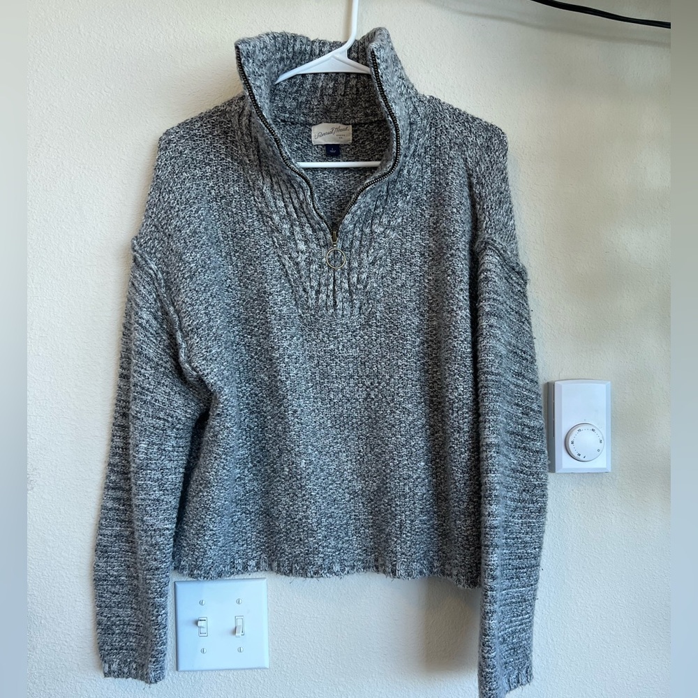 Women’s sweater. Grey with 1/4 zip.